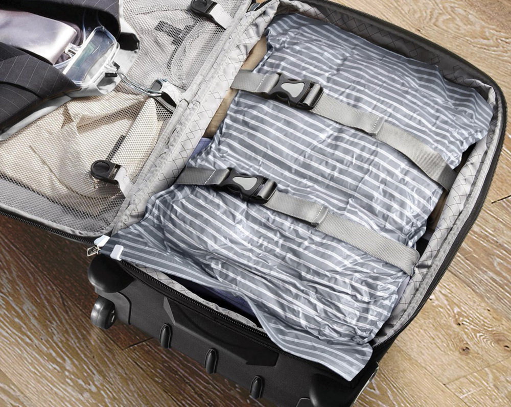 Vacuum bags, set of 3, LIVING TRAVEL MEDIUM, 50 x 40 cm, Clear / Grey in the group Storage / Wardrobe storage / Vacuum storage / Manual vacuum bags at SmartaSaker.se (43186)