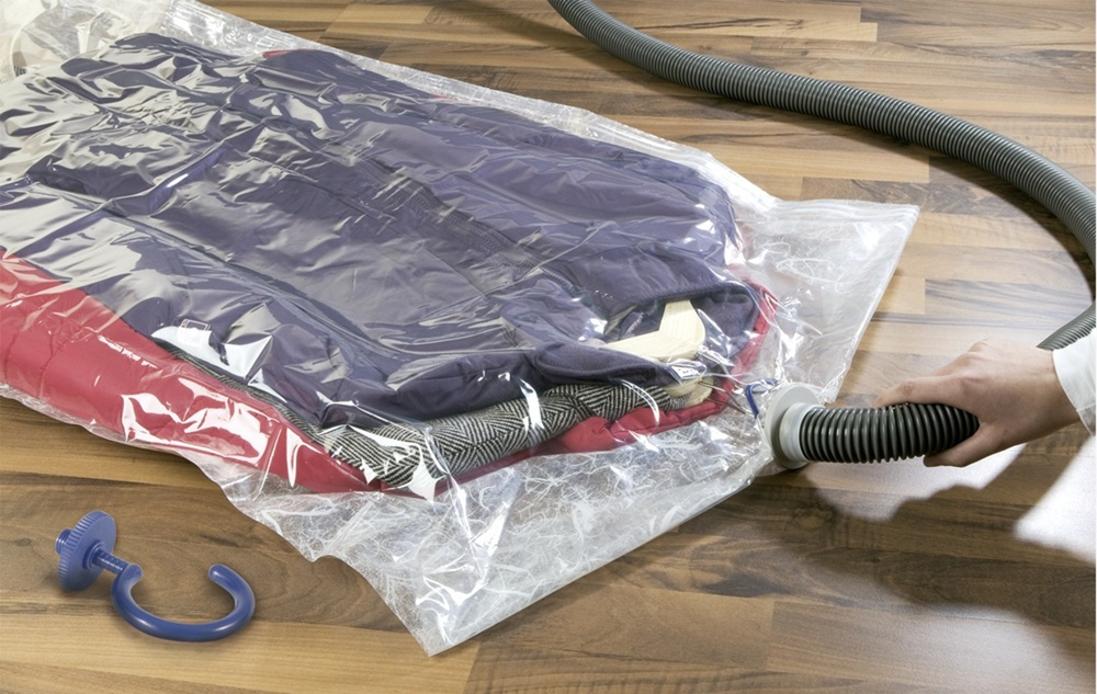 Vacuum bag with hanger, RAUMSPAR XL, 70 x H 145 cm, Clear in the group Storage / Wardrobe storage / Vacuum storage / Hanging vacuum bags at SmartaSaker.se (43191)