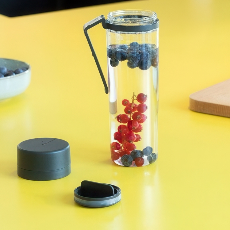 Water bottle with Strainer, 0.5L , MAKE & TAKE WATER BOTTLE, Ø 7 x H 23 cm in the group Storage / Kitchen storage / Food containers / Plastic lunch boxes at SmartaSaker.se (43200)