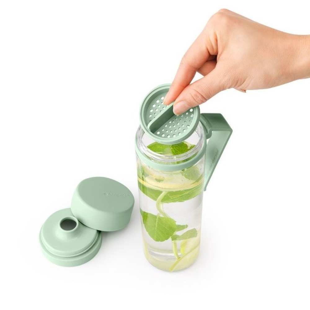 Water bottle with Strainer, 0.5L , MAKE & TAKE WATER BOTTLE, Ø 7 x H 23 cm in the group Storage / Kitchen storage / Food containers / Plastic lunch boxes at SmartaSaker.se (43200)